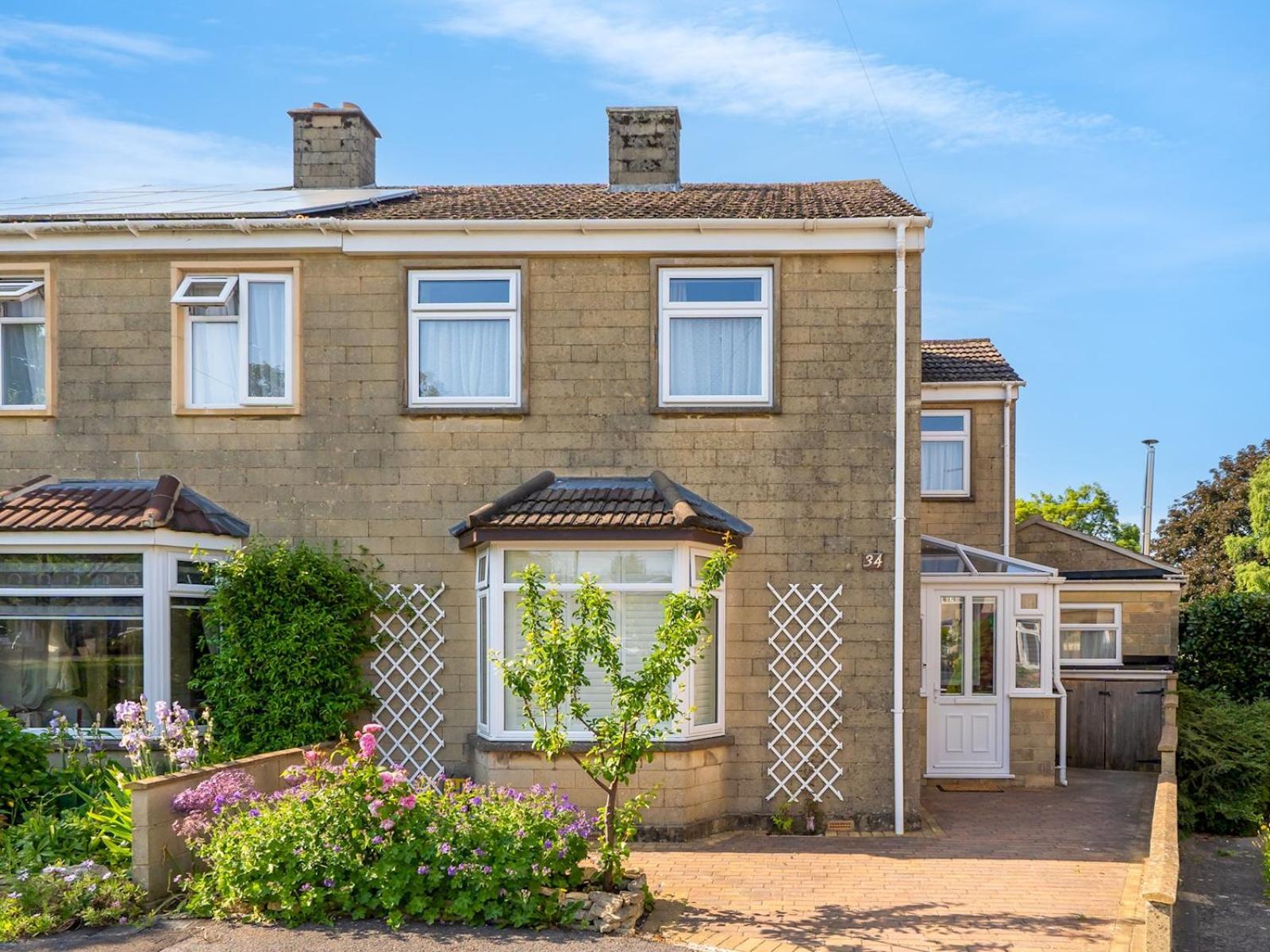 Pass The Keys Spacious Family Home With Parking Bath Exterior photo
